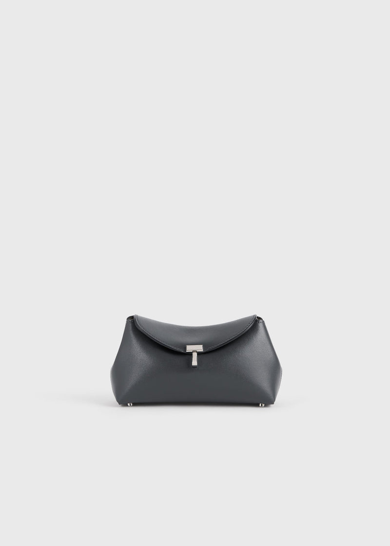 https://cdn.shopify.com/s/files/1/0452/1374/5316/files/TOTEME_FLATS__PS26_SEASONAL_BAGS_261-WAL0085-LE0025-026_MINI_T-LOCK_LEATHER_CLUTCH_SHARK_front_GB_4eb90dd5-912d-4e34-b5ac-f9e707642e18.jpg?v=1760599703