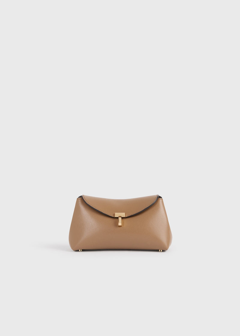 https://cdn.shopify.com/s/files/1/0452/1374/5316/files/TOTEME_FLATS__PS26_SEASONAL_BAGS_261-WAL0085-LE0025-033_MINI_T-LOCK_LEATHER_CLUTCH_CAMEL_front_GB_af97b0ae-b388-4cf8-87bc-ad87a0f1bb34.jpg?v=1760599755