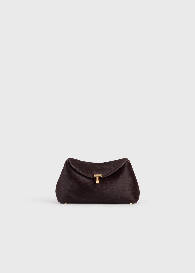 https://cdn.shopify.com/s/files/1/0452/1374/5316/files/TOTEME_FLATS__PS26_SEASONAL_BAGS_261-WAL0085-LE0112-346_MINI_T-LOCK_PONY_HAIR_CLUTCH_WINE_front_GB_649c86b0-5c88-421a-9ea5-7547daf18d7e.jpg?v=1760599696