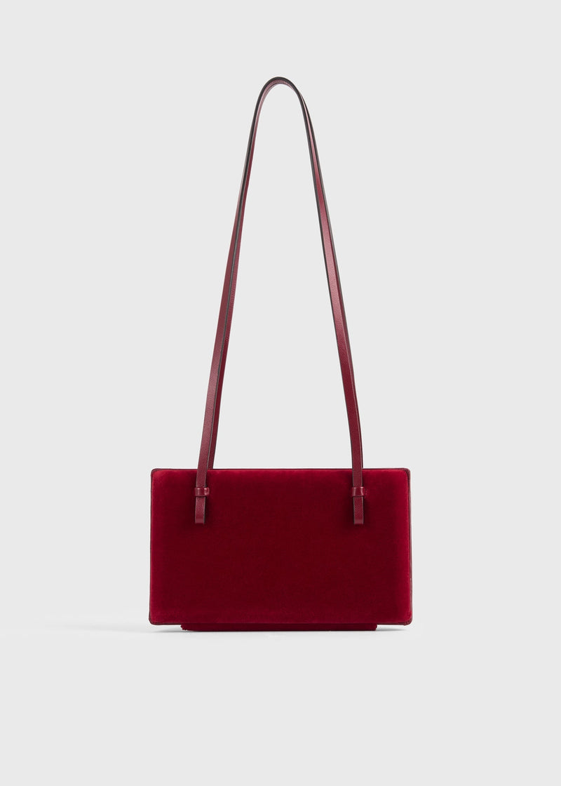 https://cdn.shopify.com/s/files/1/0452/1374/5316/files/TOTEME_FLATS__PS26_SEASONAL_BAGS_261-WAL0111-FB0437-015_COCKTAIL_VELVET_BAG_RED_front_GB.jpg?v=1760599725