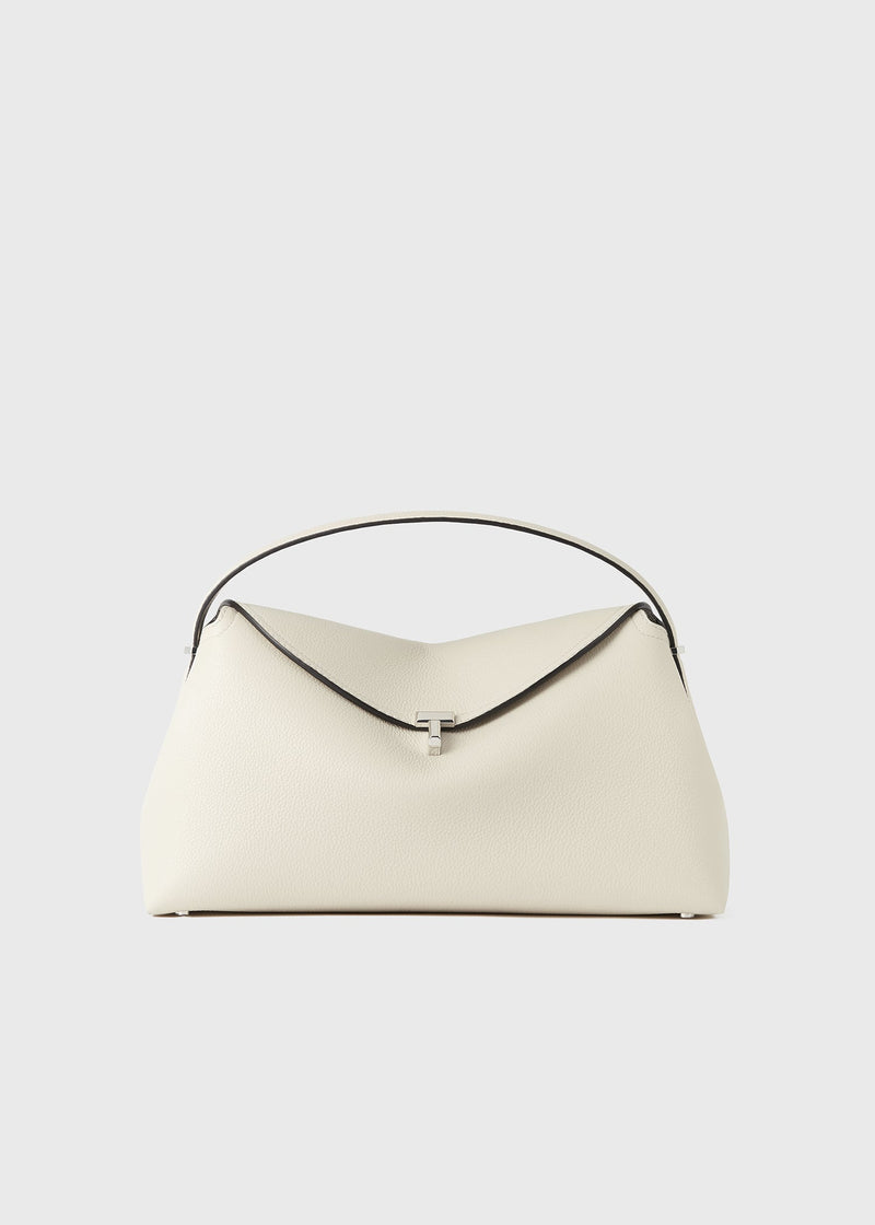 https://cdn.shopify.com/s/files/1/0452/1374/5316/files/TOTEME_PF23_BAGS_233-9103-613_T-LOCK_TOP_HANDLE_MILK_GRAIN_1_GB_f35b2398-a102-41b9-9dba-de52afa4697e.jpg?v=1713444723