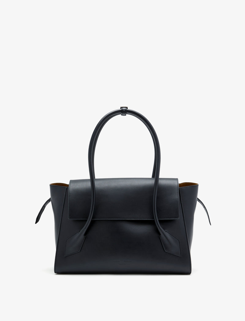https://cdn.shopify.com/s/files/1/0027/1699/1534/files/Tate-Bag-in-Smooth-Calf_BLACK_HB251081-C327S-001_V7.jpg?v=1730230752