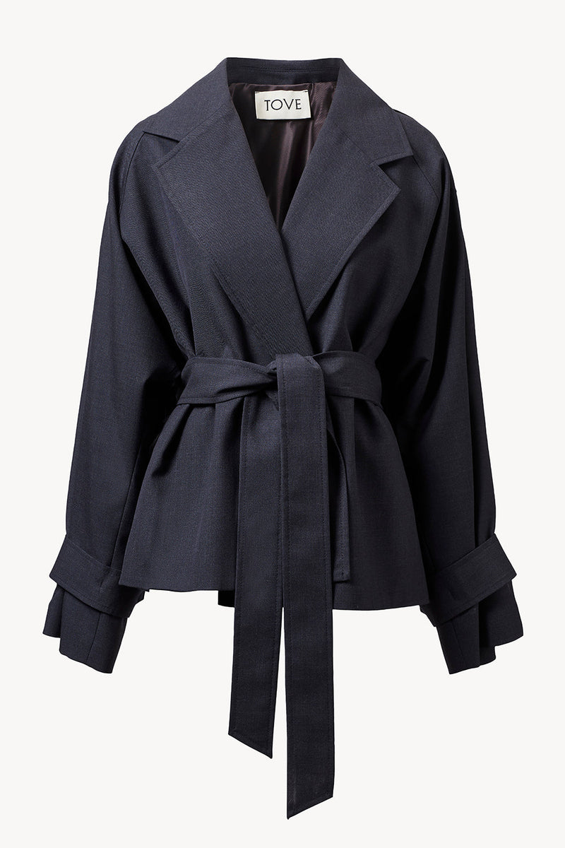 https://cdn.shopify.com/s/files/1/0155/8868/7920/files/Tate_Jacket_Navy_Tove.jpg?v=1731946767