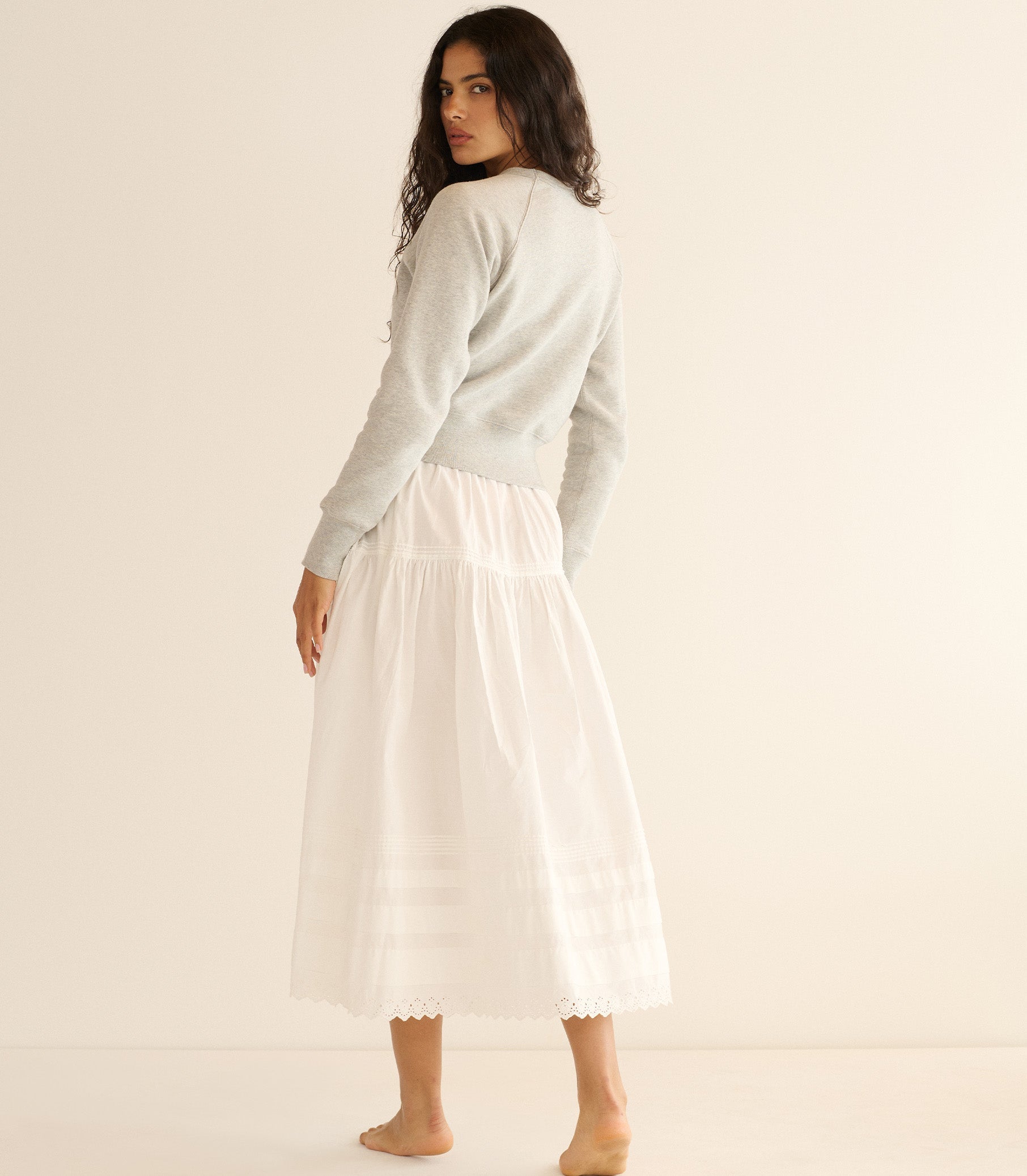 https://cdn.shopify.com/s/files/1/0950/9820/files/VELMASWEATSHIRT_HEATHERGREY_06.jpg?v=1775749635