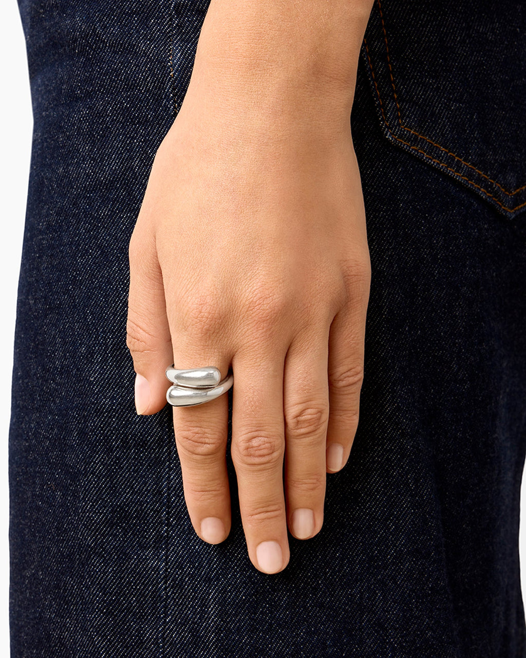 https://cdn.shopify.com/s/files/1/0592/5945/3598/files/VICTORIA_RING_SILVER_2_56d4ee36-2b4d-4753-af0c-be404f5ea8f5.jpg?v=1770906448