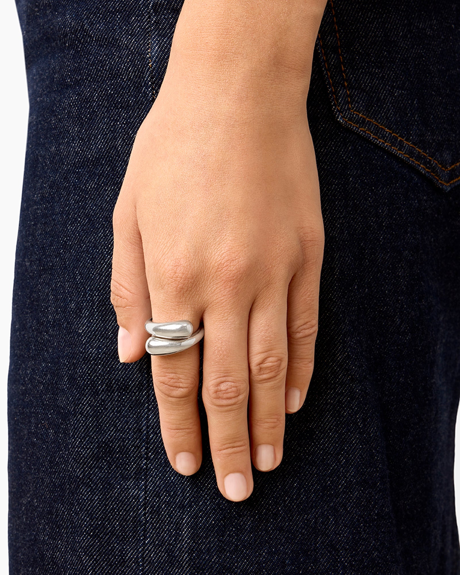 https://cdn.shopify.com/s/files/1/0592/5945/3598/files/VICTORIA_RING_SILVER_2_56d4ee36-2b4d-4753-af0c-be404f5ea8f5.jpg?v=1770906448