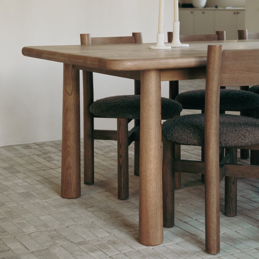 https://cdn.shopify.com/s/files/1/0593/2217/1565/files/WALNUT-DINING-TABLE-4.jpg?v=1738263686