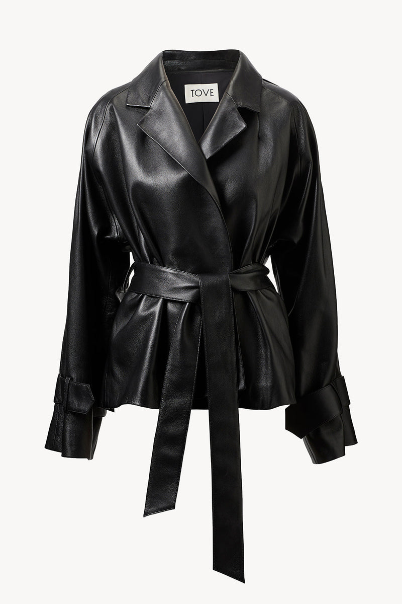 https://cdn.shopify.com/s/files/1/0155/8868/7920/files/Zoya_Leather_Jacket_Black_Tove.jpg?v=1731947293