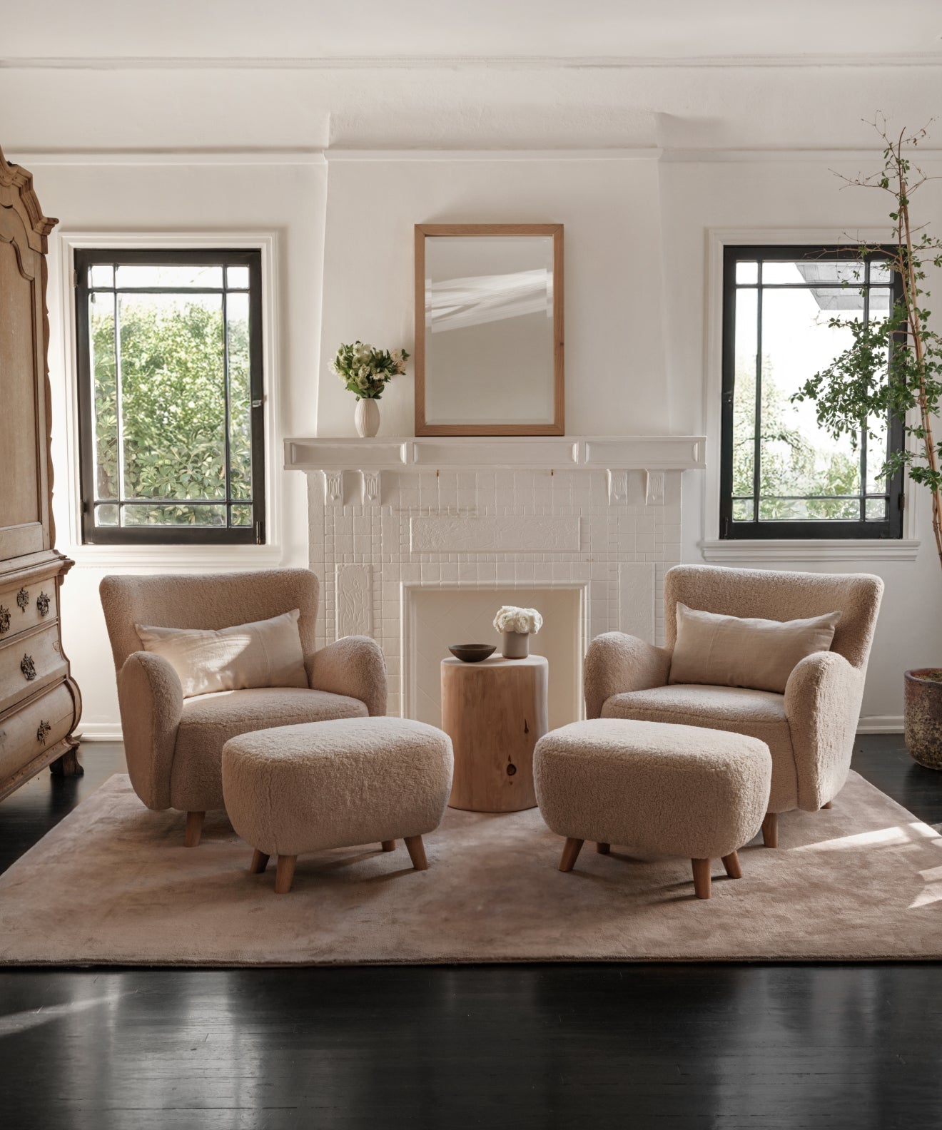 https://cdn.shopify.com/s/files/1/0565/1234/8333/files/aspen-chair-oatmeal-sherpa-2.jpg?v=1757031222