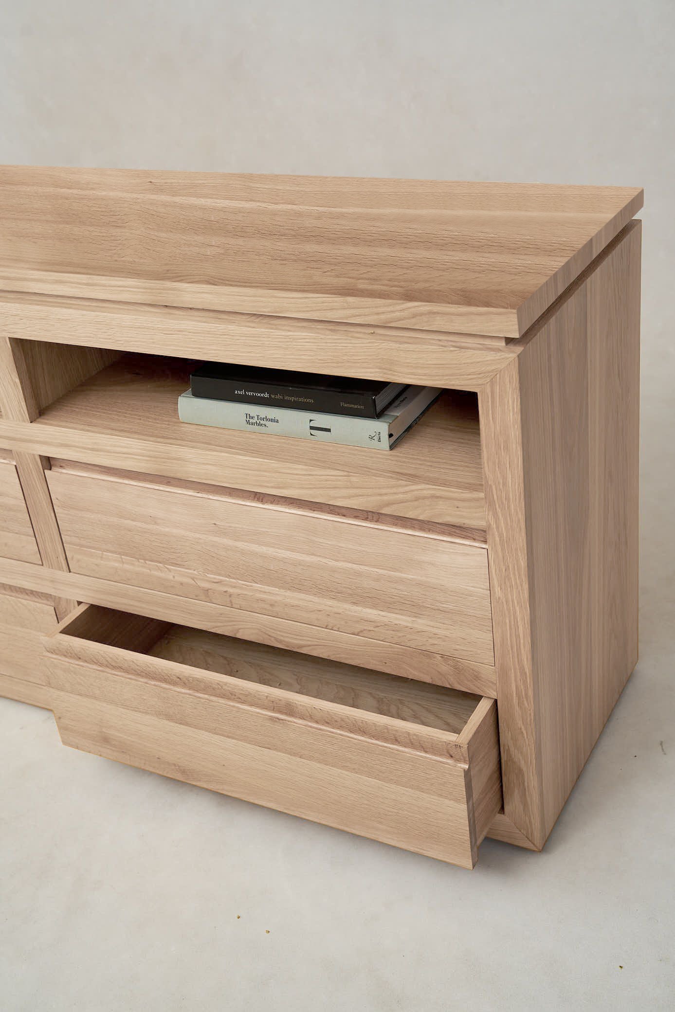 https://cdn.shopify.com/s/files/1/0593/2217/1565/files/bedroom-dresser-drawers-wood-4-drawer.jpg?v=1765564169