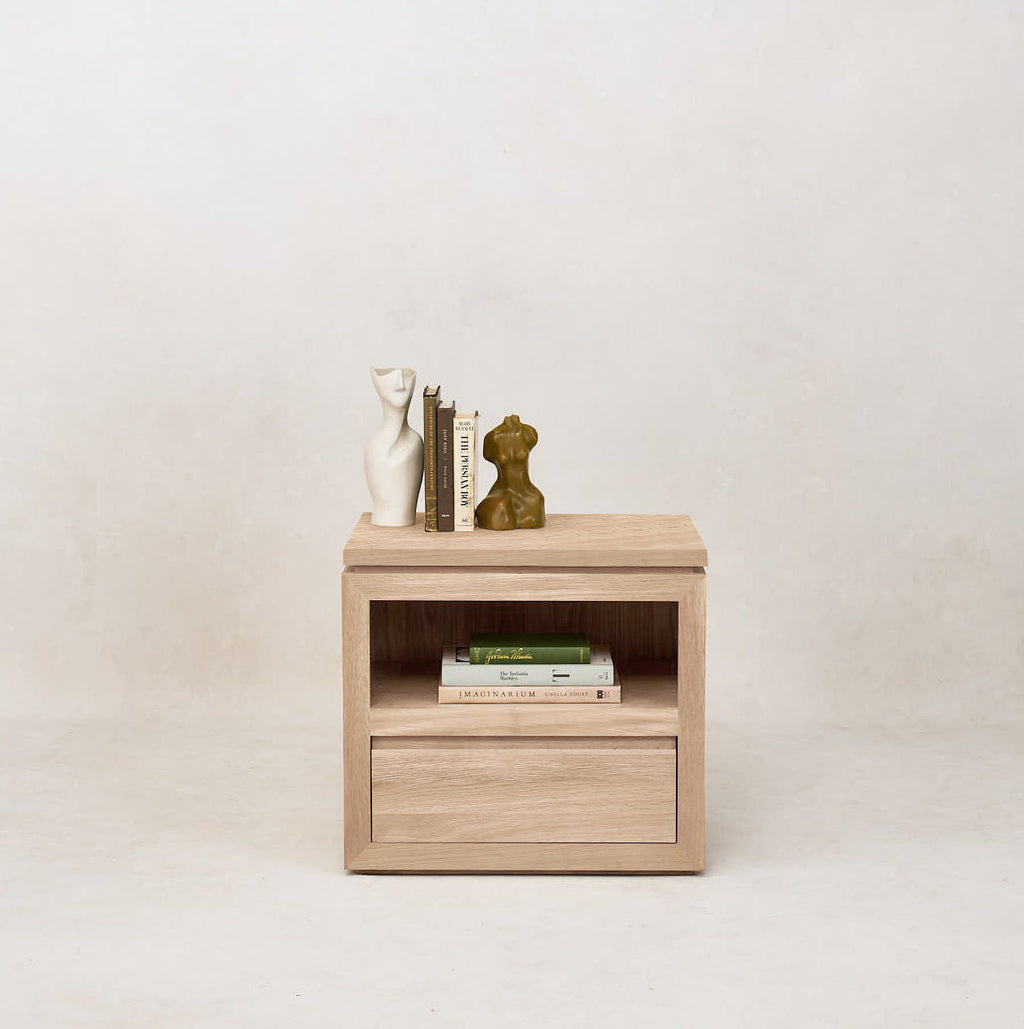 https://cdn.shopify.com/s/files/1/0593/2217/1565/files/bedside-table-with-drawer-1.jpg?v=1744390617