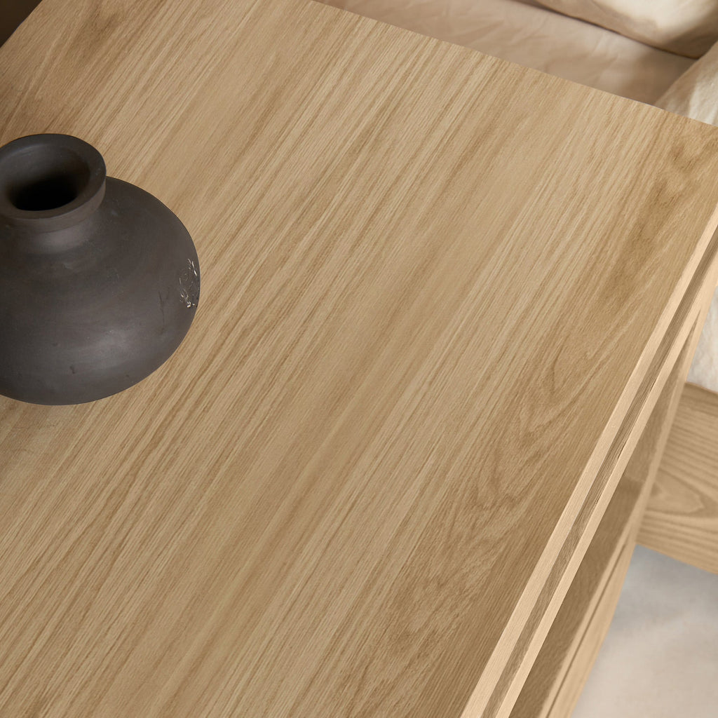 https://cdn.shopify.com/s/files/1/0593/2217/1565/files/bedside-table-with-drawer-2.jpg?v=1744390626