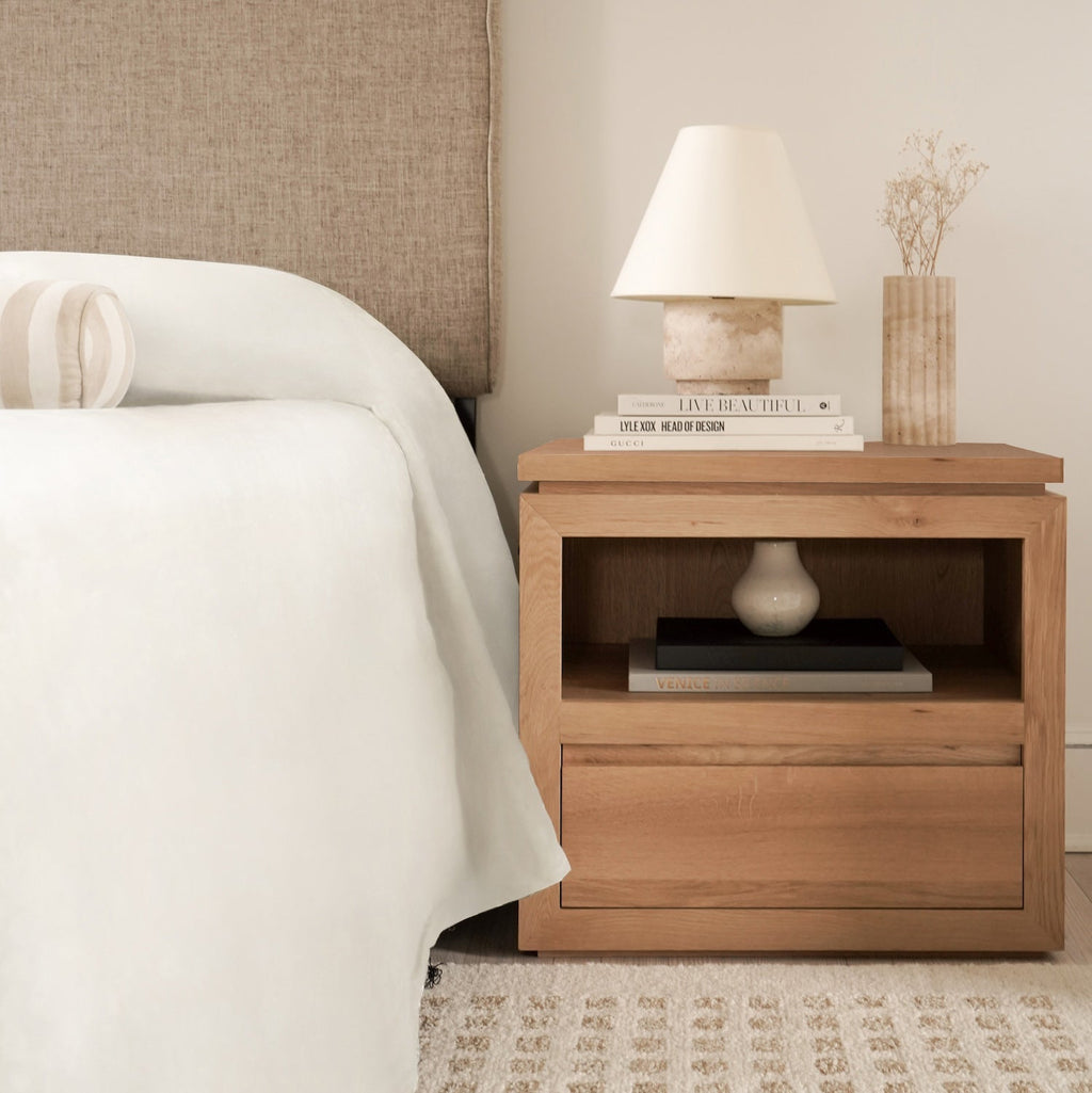 https://cdn.shopify.com/s/files/1/0593/2217/1565/files/bedside-table-with-drawer.jpg?v=1744390292
