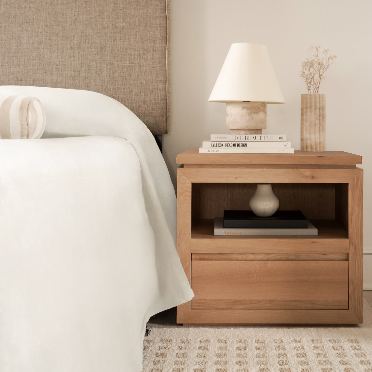 https://cdn.shopify.com/s/files/1/0593/2217/1565/files/bedside-table-with-drawer.jpg?v=1744390292