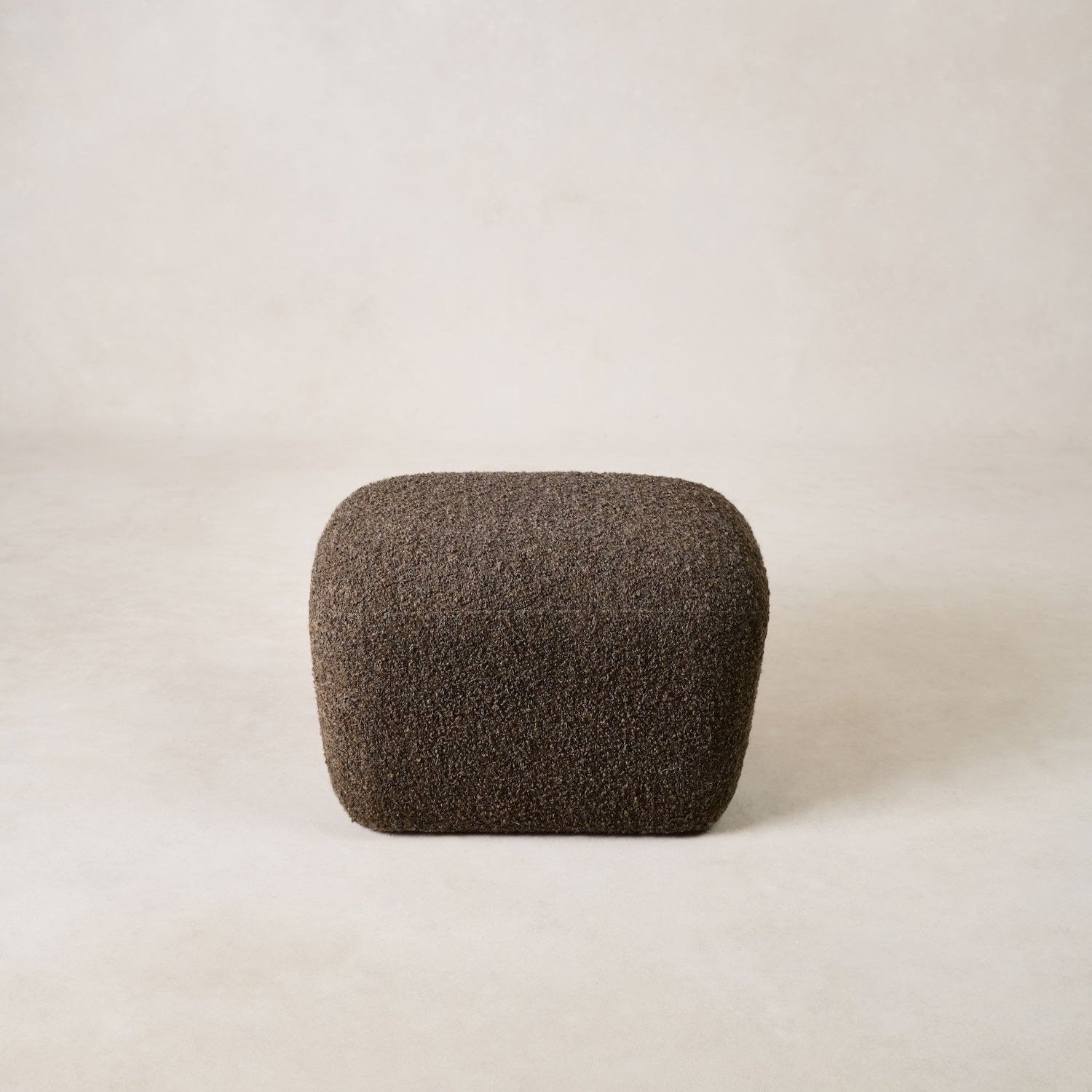 https://cdn.shopify.com/s/files/1/0593/2217/1565/files/brown-boucle-ottoman-house-of-leon.jpg?v=1730309848