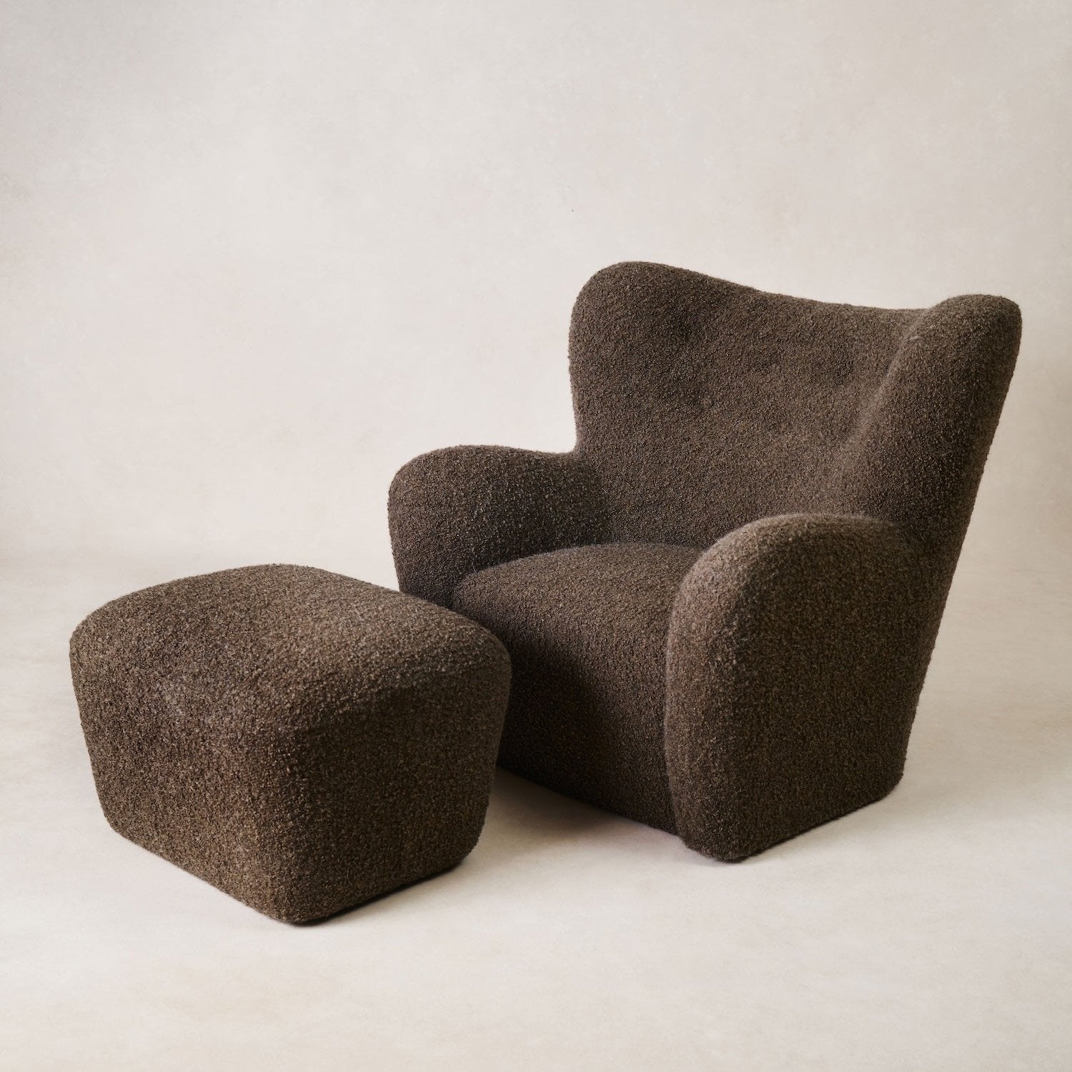 https://cdn.shopify.com/s/files/1/0593/2217/1565/files/brown-cozy-lounge-chair-mocha-boucle.jpg?v=1756838112
