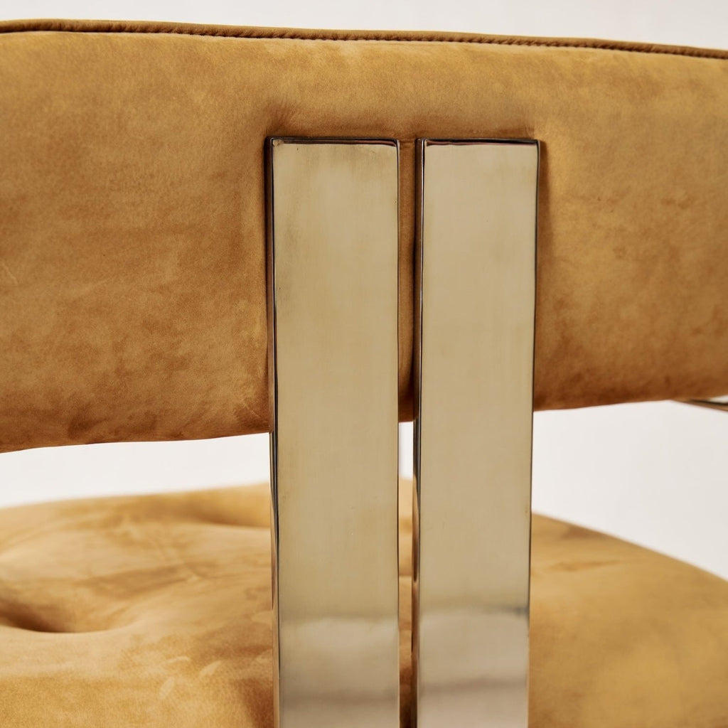 https://cdn.shopify.com/s/files/1/0593/2217/1565/files/camel-chrome-chair-Chair.jpg?v=1742496747