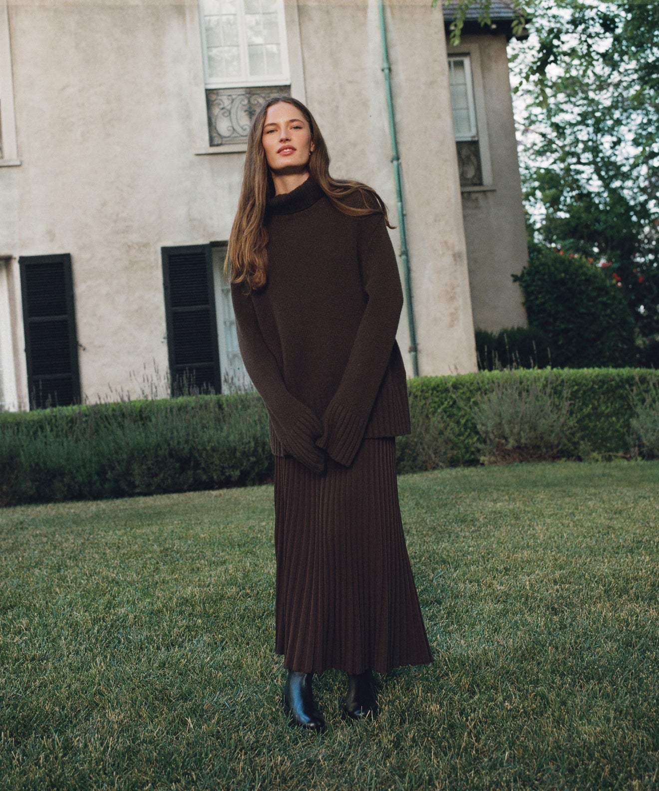 Sumptuously Soft Oversized Cashmere Jet Turtleneck Sweater for Ultimate Comfort