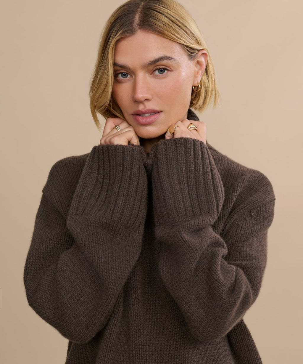 Sumptuously Soft Oversized Cashmere Jet Turtleneck Sweater for Ultimate Comfort