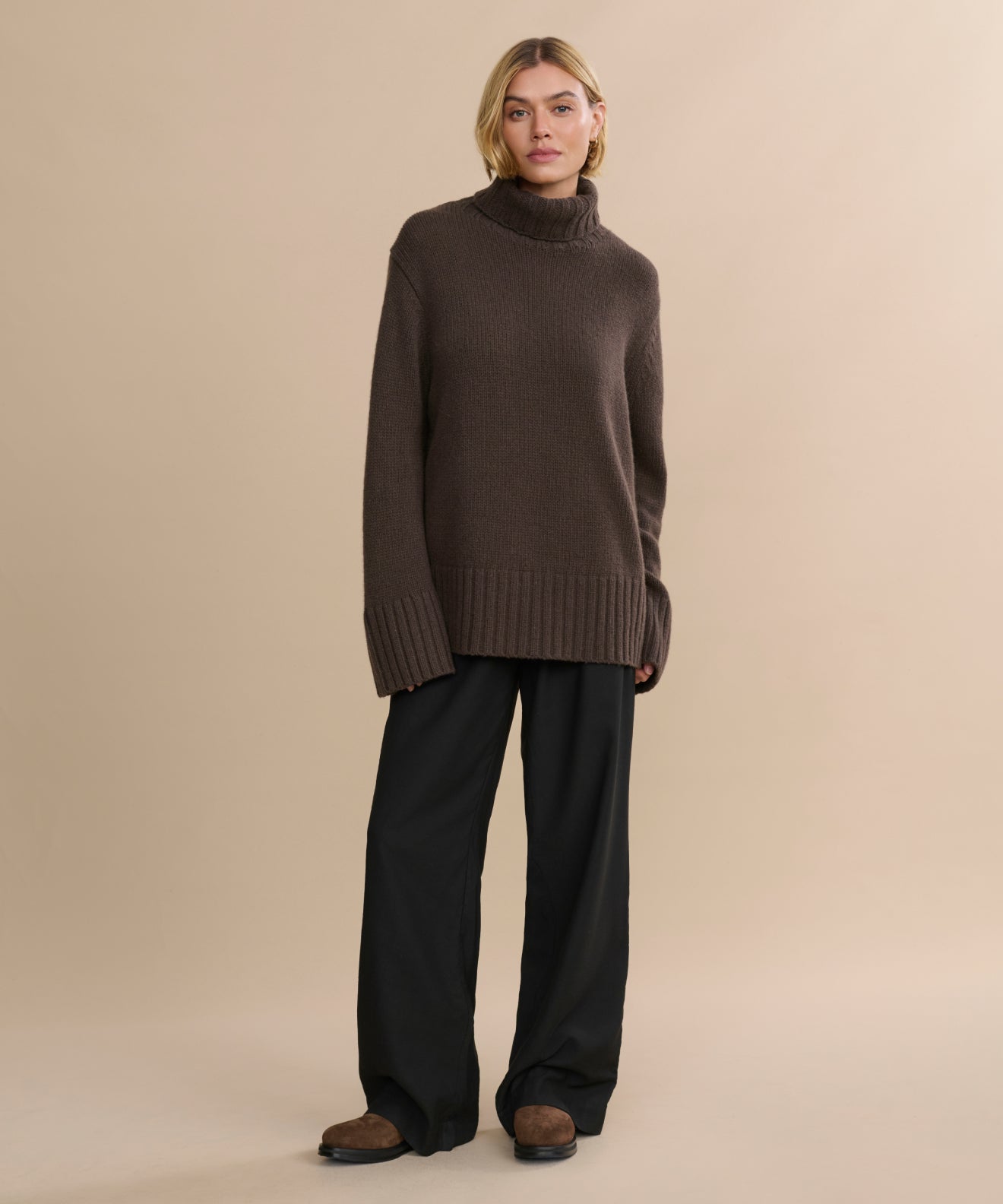 Sumptuously Soft Oversized Cashmere Jet Turtleneck Sweater for Ultimate Comfort