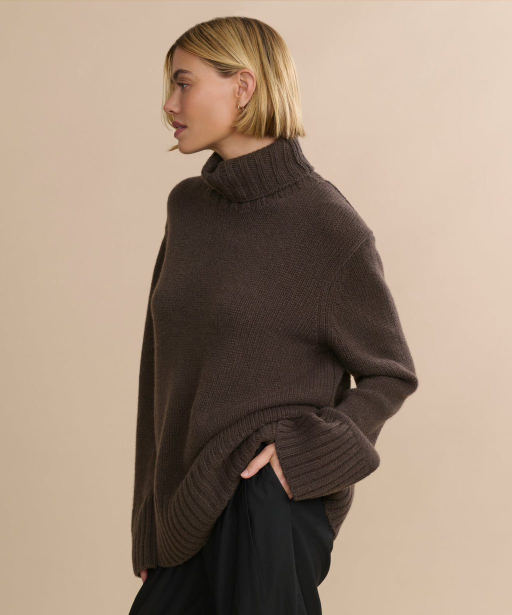 Sumptuously Soft Oversized Cashmere Jet Turtleneck Sweater for Ultimate Comfort