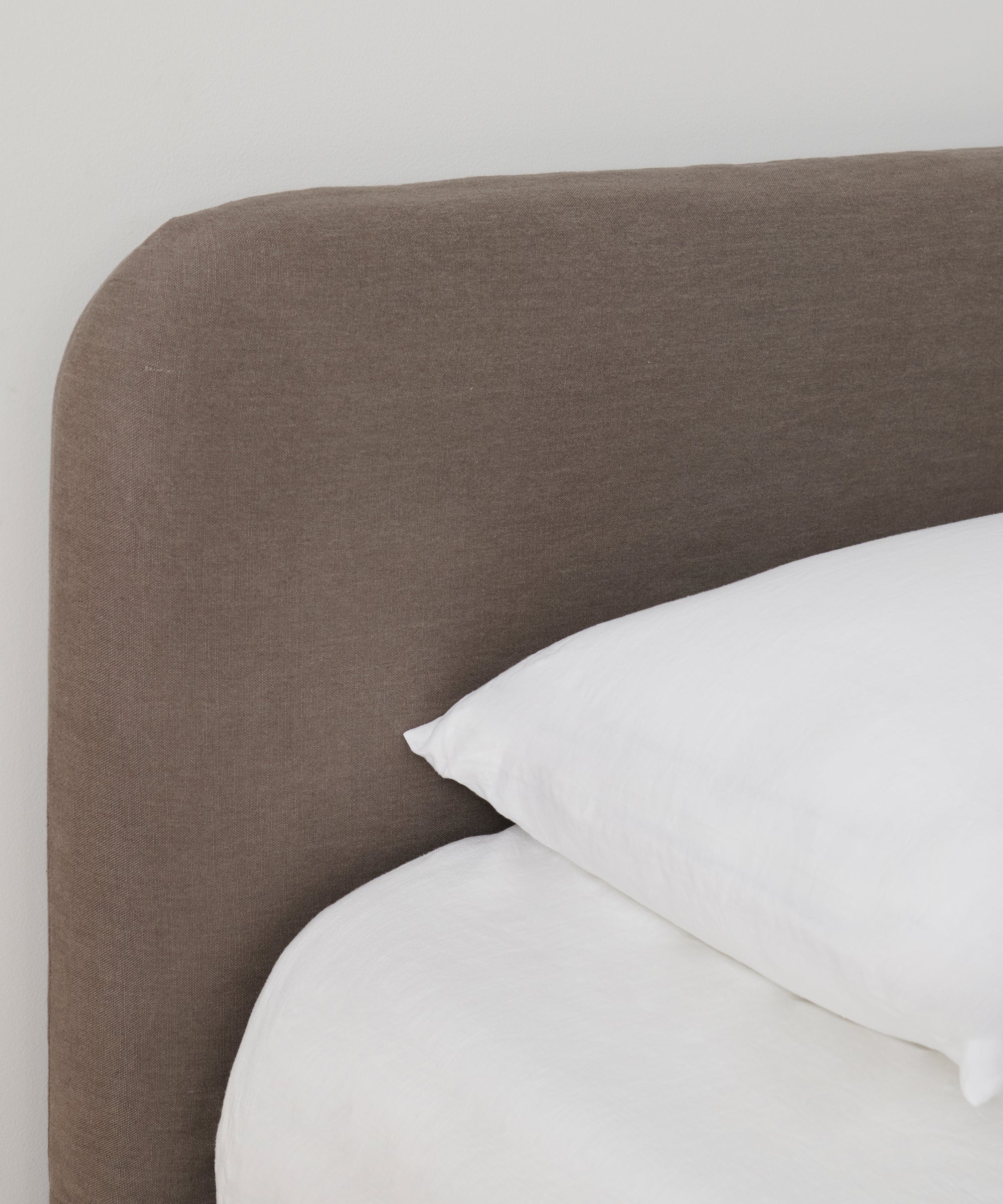 https://cdn.shopify.com/s/files/1/0565/1234/8333/products/cove-bed-charcoal-linen-3.jpg?v=1658849808