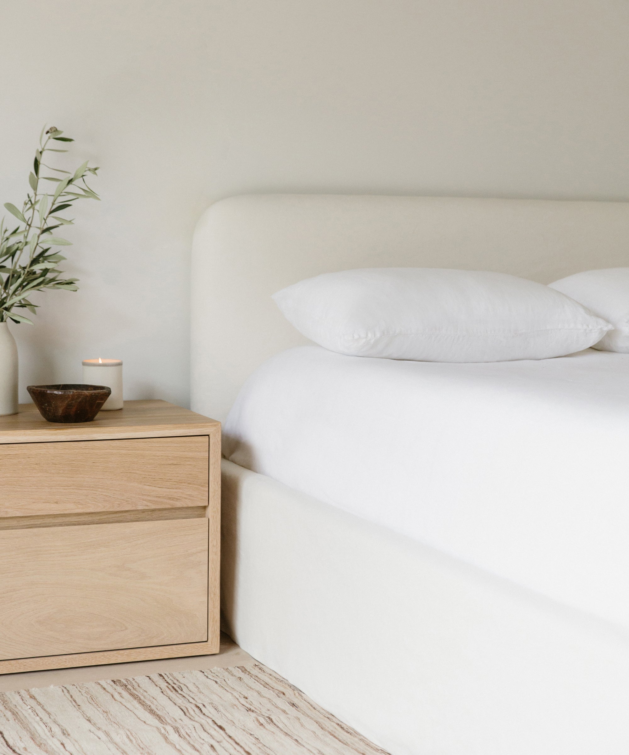 https://cdn.shopify.com/s/files/1/0565/1234/8333/products/cove-bed-ivory-linen-4.jpg?v=1670431766