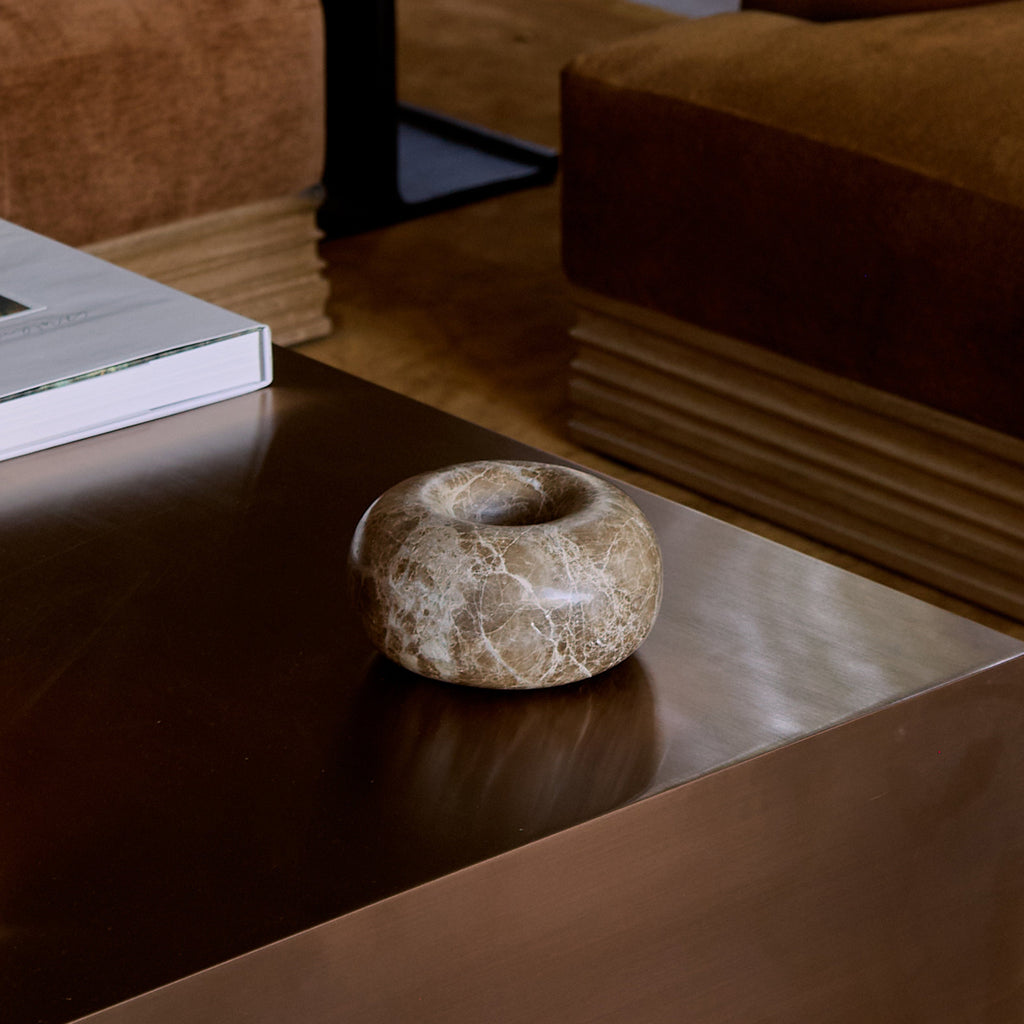 https://cdn.shopify.com/s/files/1/0593/2217/1565/files/emperador-donut-bowl.jpg?v=1752787529