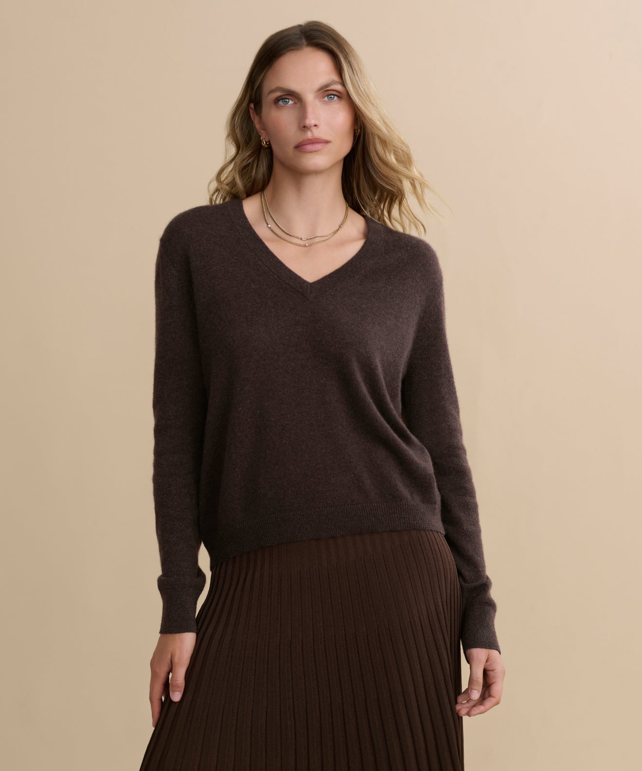 Luxurious Flynn Cashmere Sweater: Soft V-Neck, Relaxed Fit, Espresso Brown