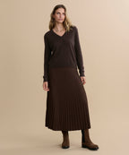 Luxurious Flynn Cashmere Sweater: Soft V-Neck, Relaxed Fit, Espresso Brown