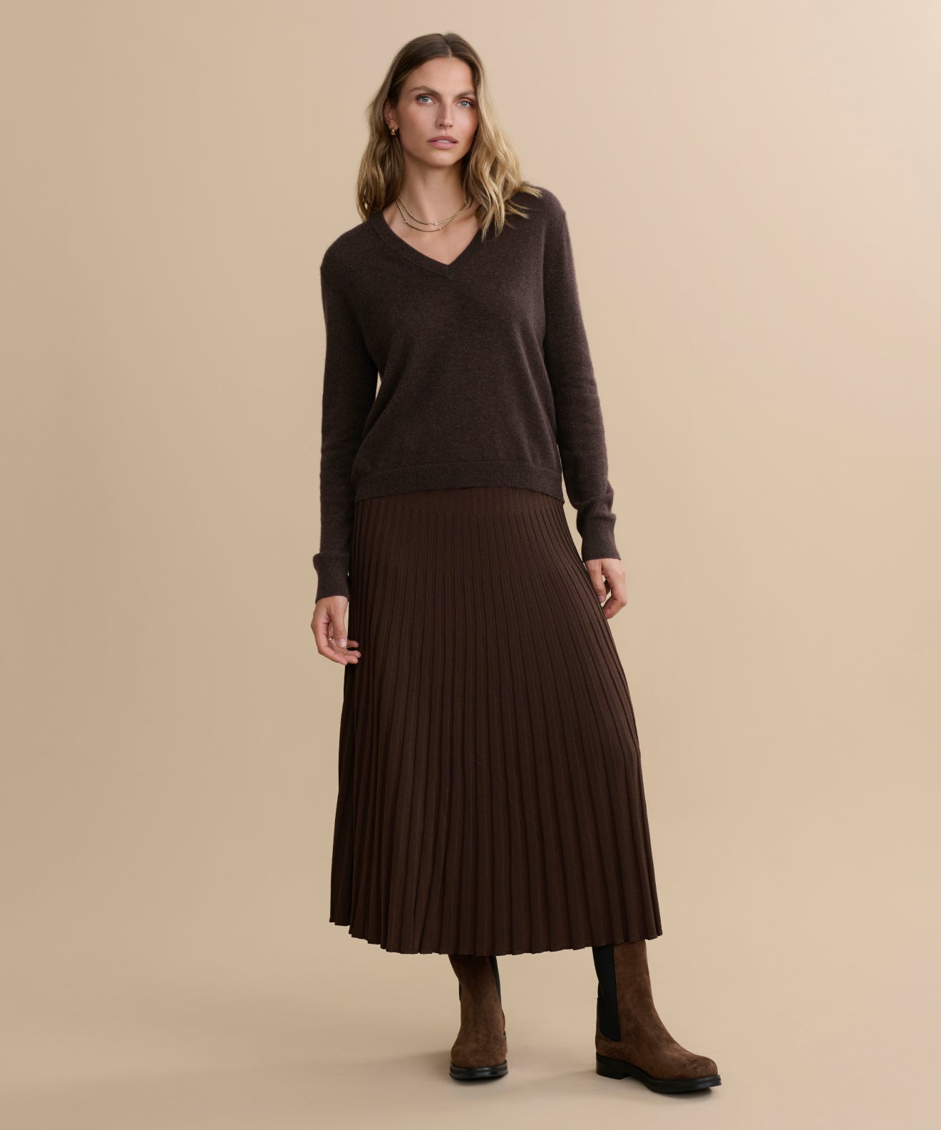 Luxurious Flynn Cashmere Sweater: Soft V-Neck, Relaxed Fit, Espresso Brown