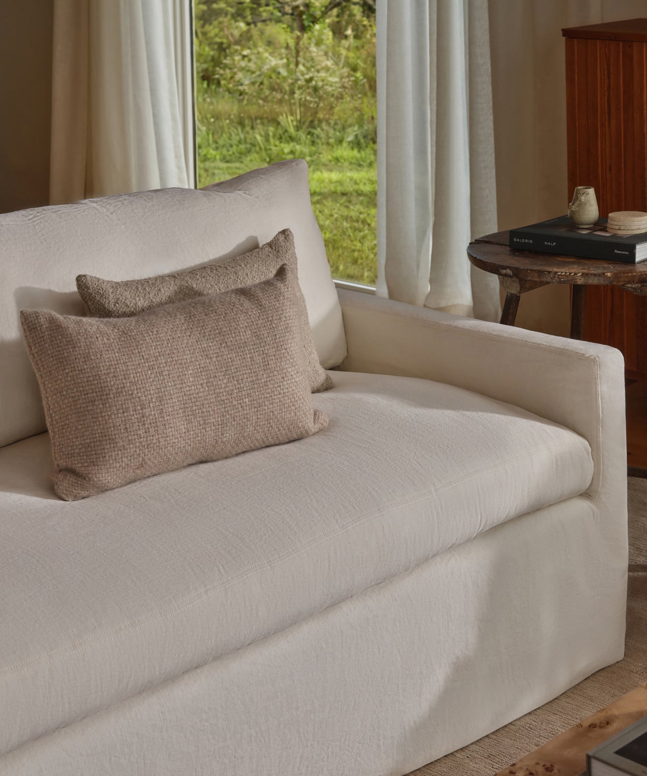 https://cdn.shopify.com/s/files/1/0565/1234/8333/files/harbor-sofa-ivory.jpg?v=1744672158