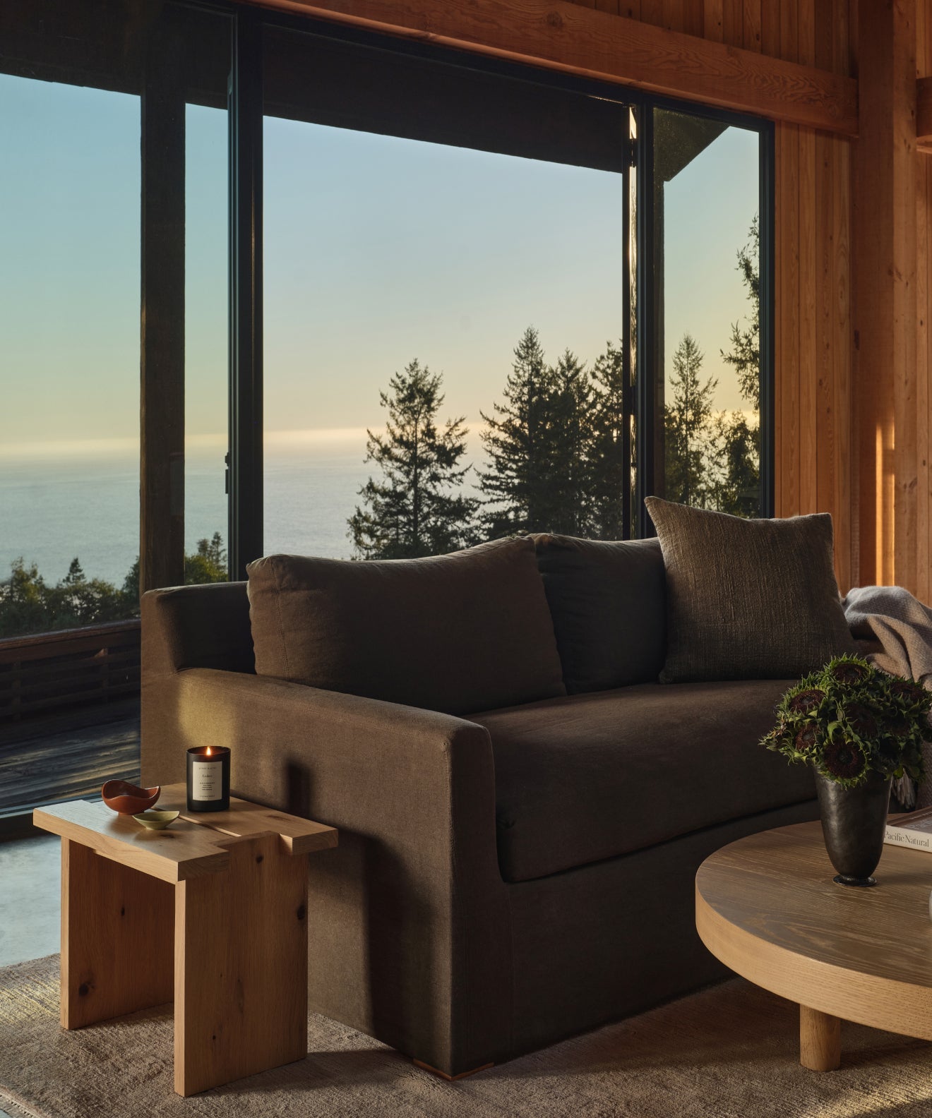 https://cdn.shopify.com/s/files/1/0565/1234/8333/files/harbor-sofa-jet-linen.jpg?v=1744413404