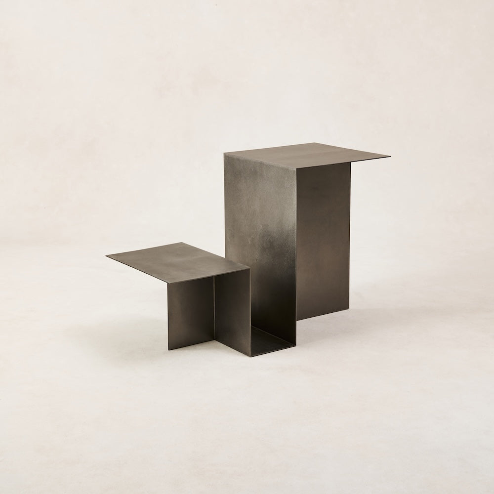 https://cdn.shopify.com/s/files/1/0593/2217/1565/files/house-of-leon-modern-stainless-steel-side-table-3.jpg?v=1740501980