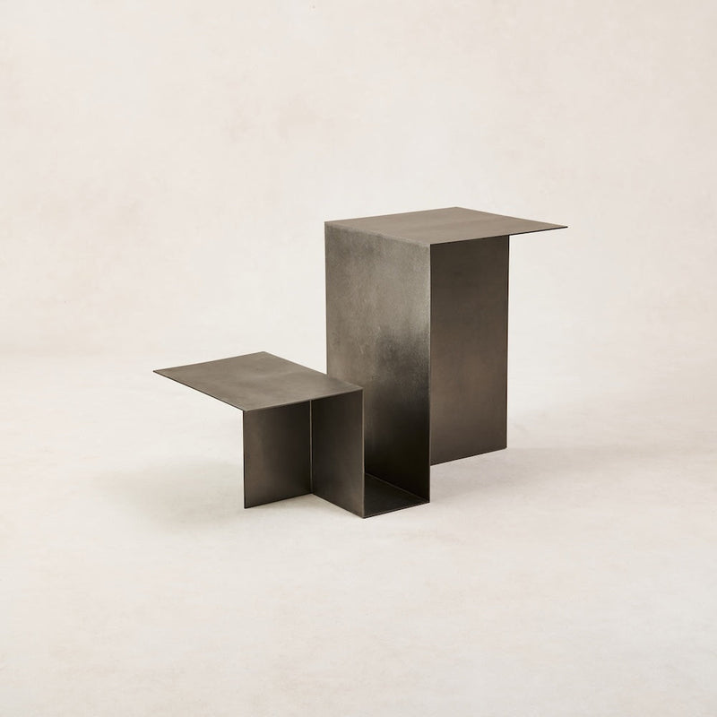 https://cdn.shopify.com/s/files/1/0593/2217/1565/files/house-of-leon-modern-stainless-steel-side-table-3.jpg?v=1740501980