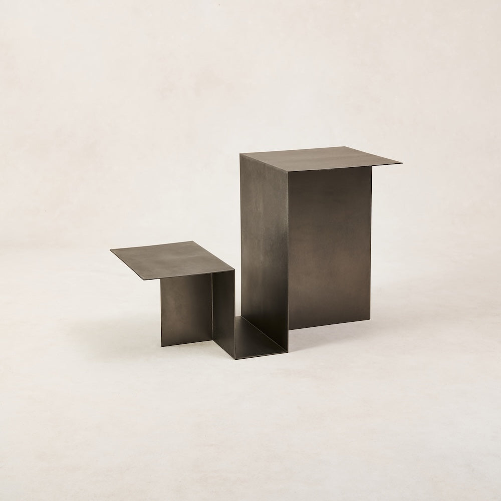 https://cdn.shopify.com/s/files/1/0593/2217/1565/files/house-of-leon-modern-stainless-steel-side-table-4.jpg?v=1740501980
