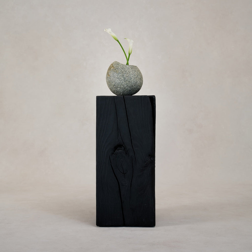 https://cdn.shopify.com/s/files/1/0593/2217/1565/files/house-of-leon-stone-vase_d92786b9-d5bc-4b54-bd40-d26b47cd6780.jpg?v=1723142117