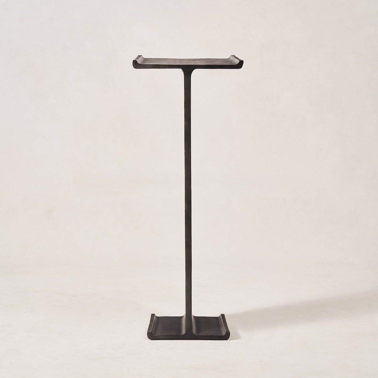 https://cdn.shopify.com/s/files/1/0593/2217/1565/files/i-beam-pedestal-house-of-leoncopy.jpg?v=1762987423