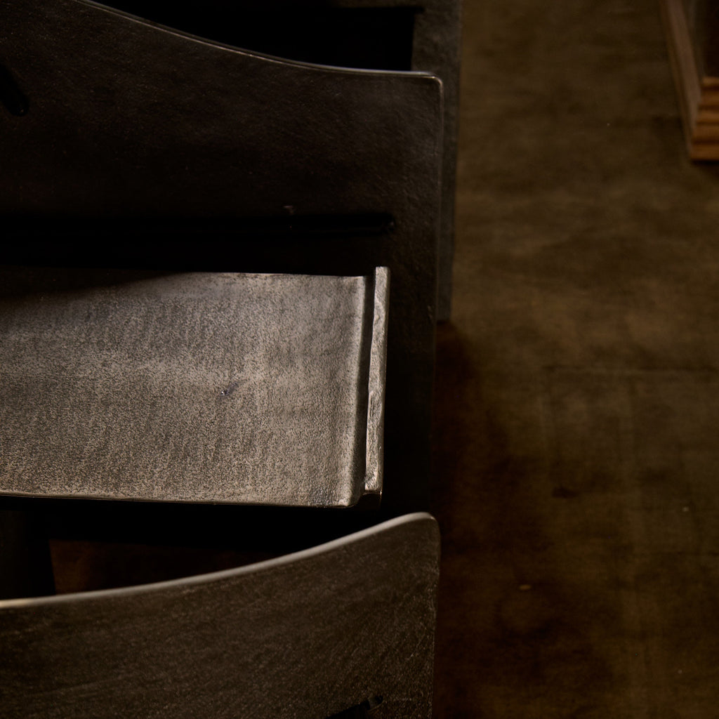 https://cdn.shopify.com/s/files/1/0593/2217/1565/files/iron-side-table-iron.jpg?v=1747321297