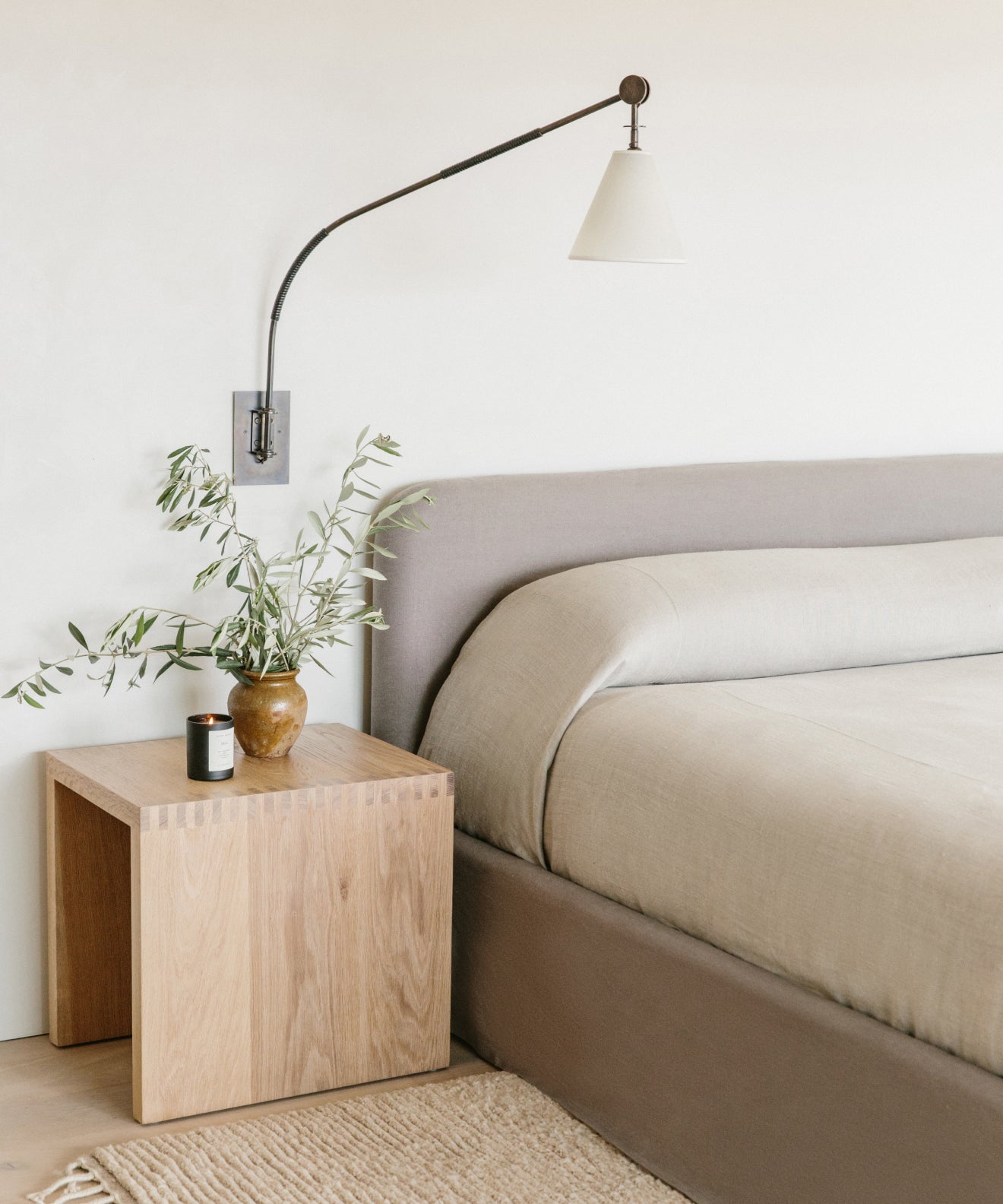 https://cdn.shopify.com/s/files/1/0565/1234/8333/files/malibu-side-table-3.jpg?v=1708033467