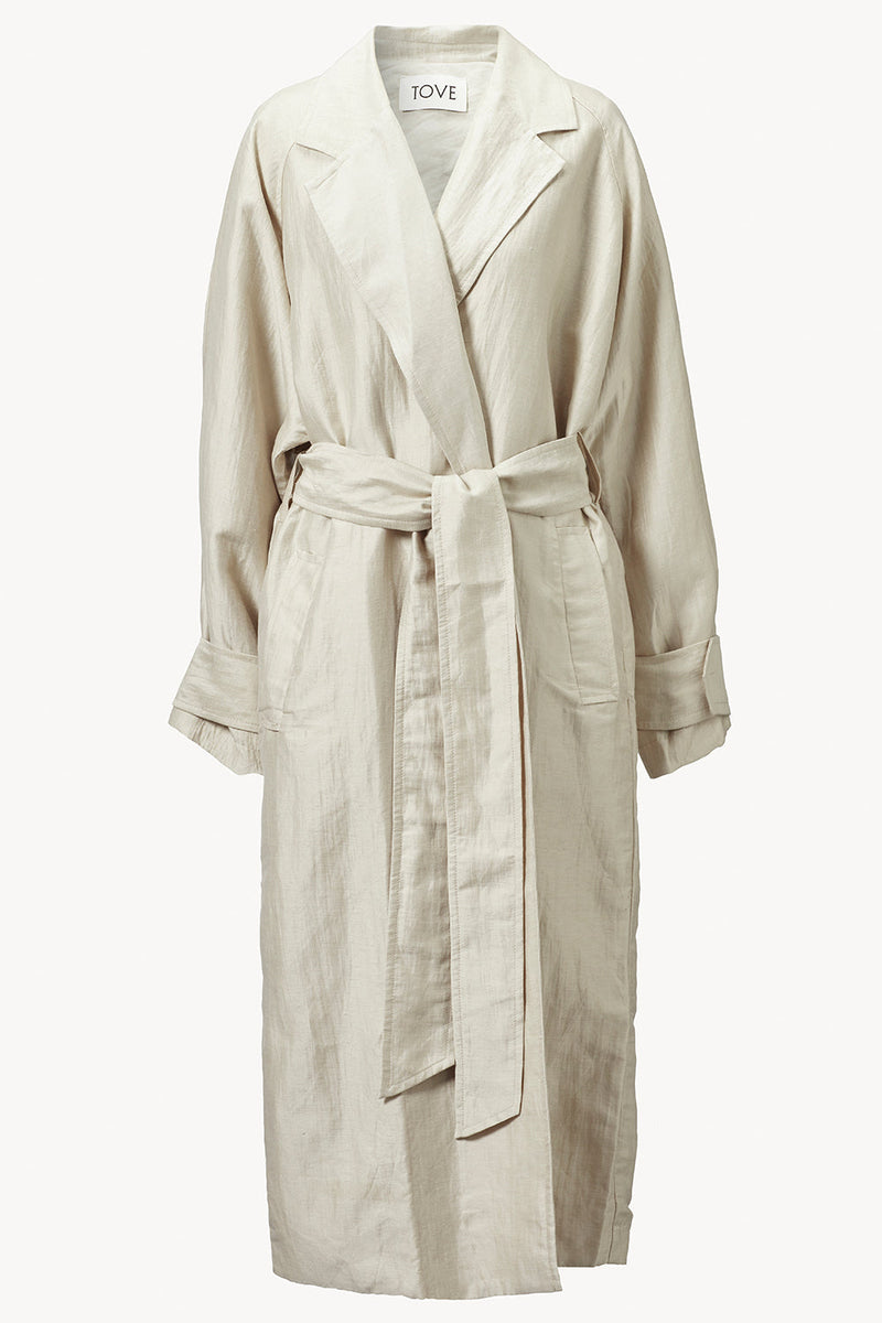 https://cdn.shopify.com/s/files/1/0155/8868/7920/files/mathilde_trench_tove.jpg?v=1710889276