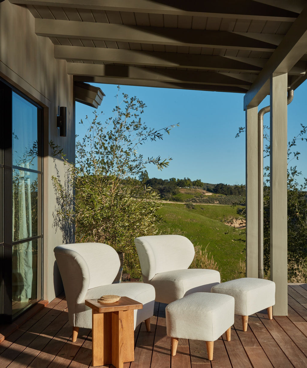 https://cdn.shopify.com/s/files/1/0565/1234/8333/files/oak-outdoor-low-marin-side-table-4.jpg?v=1682461633