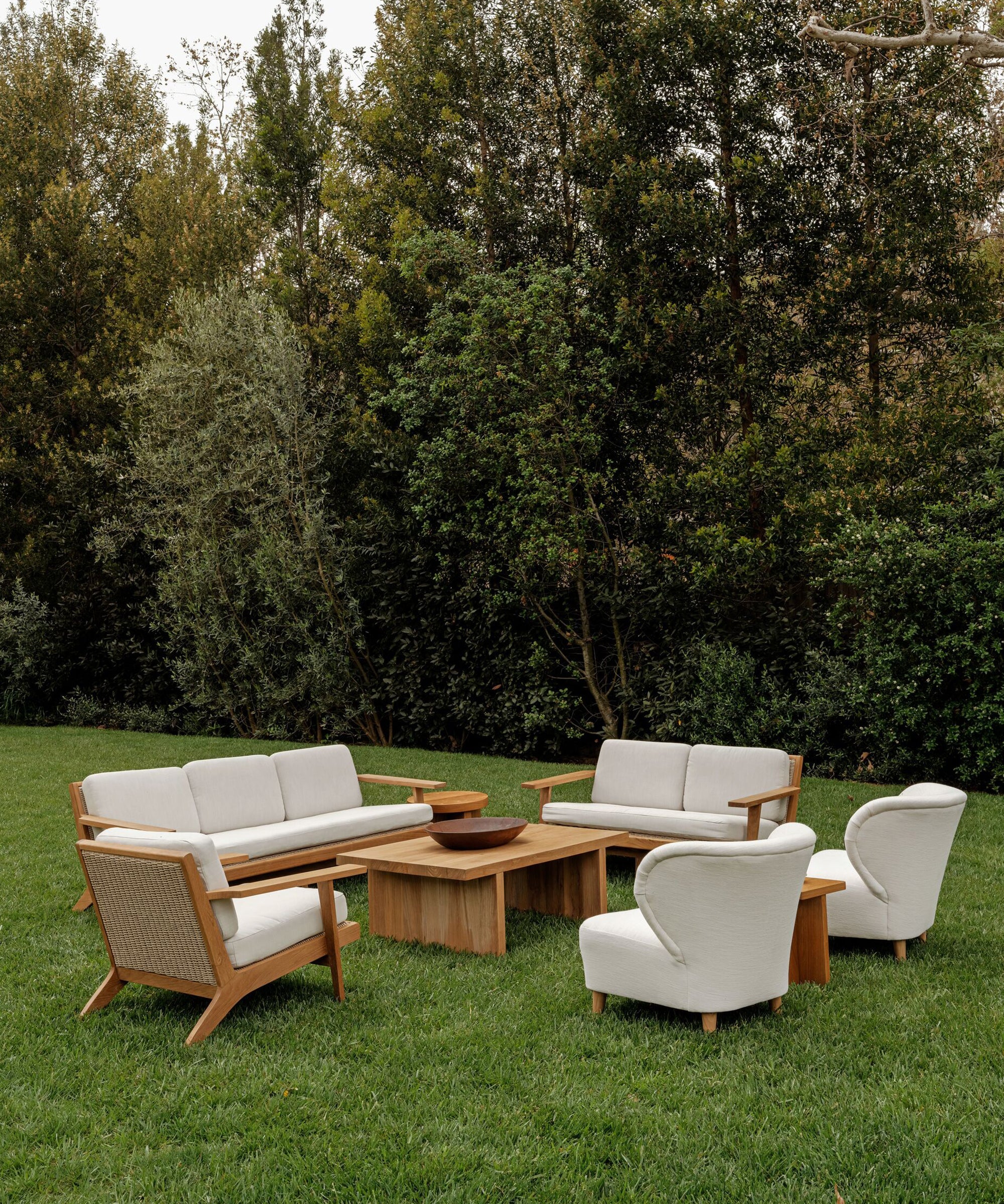 https://cdn.shopify.com/s/files/1/0565/1234/8333/files/outdoor-brentwood-chair-performance-ivory-4.jpg?v=1682453102