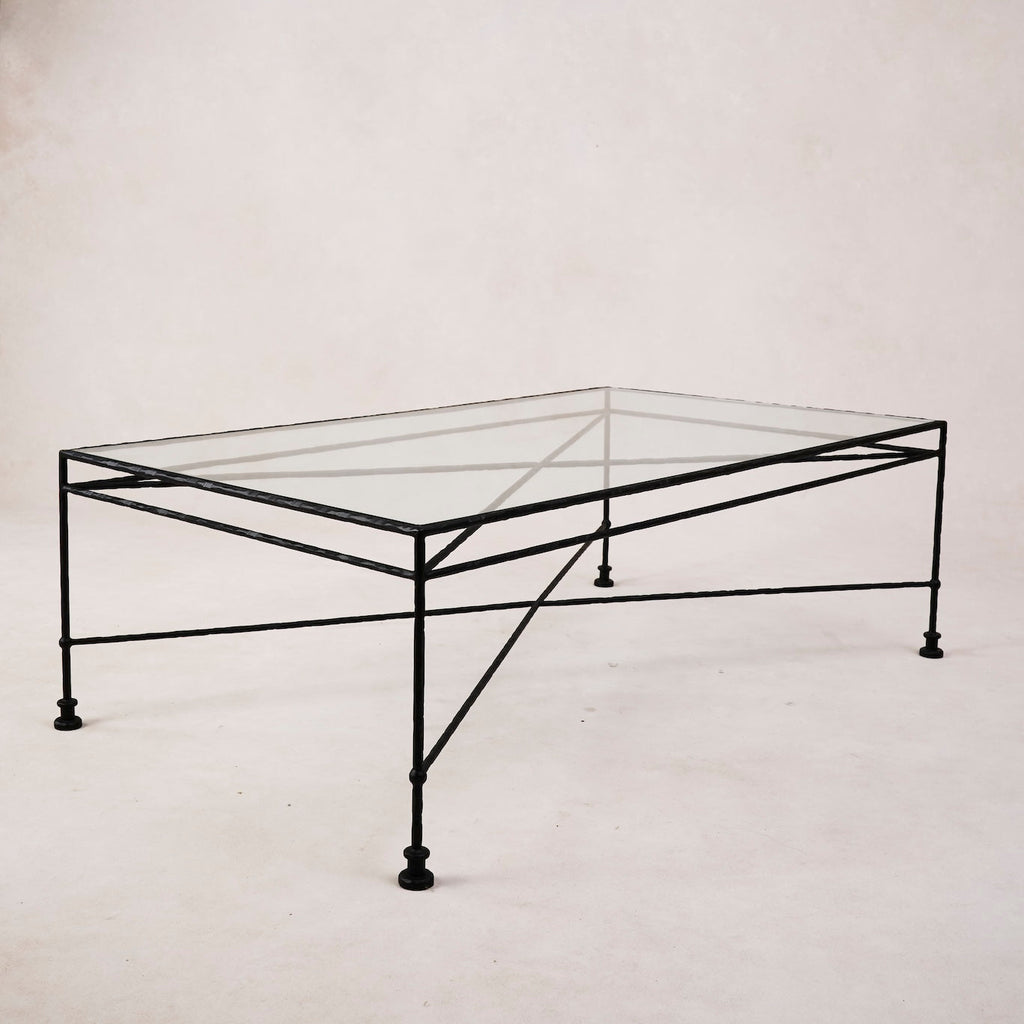 https://cdn.shopify.com/s/files/1/0593/2217/1565/files/outdoor-glass-iron-coffee-table.jpg?v=1714686007