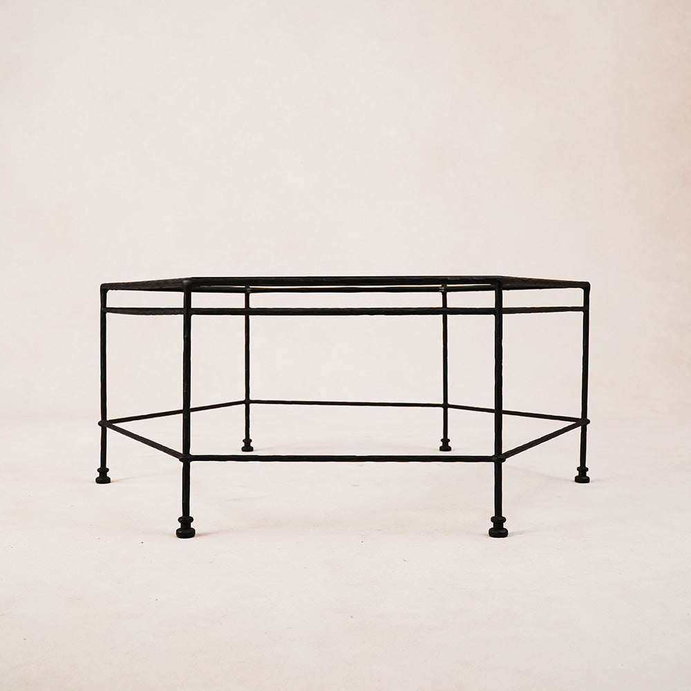 https://cdn.shopify.com/s/files/1/0593/2217/1565/files/outdoor-iron-glass-round-coffee-table1.jpg?v=1714429595