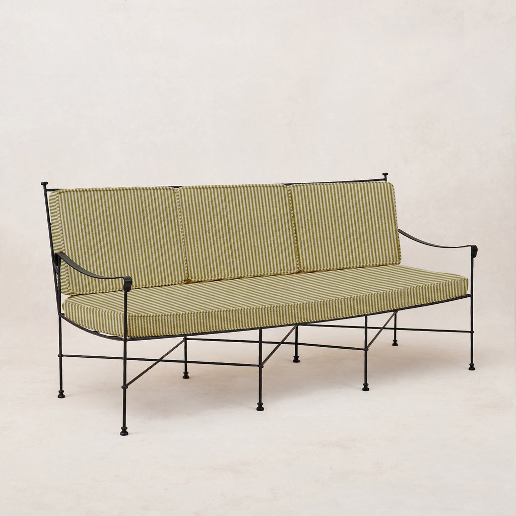 https://cdn.shopify.com/s/files/1/0593/2217/1565/files/outdoor-sofa-comfortable_1__1.jpg?v=1741306889