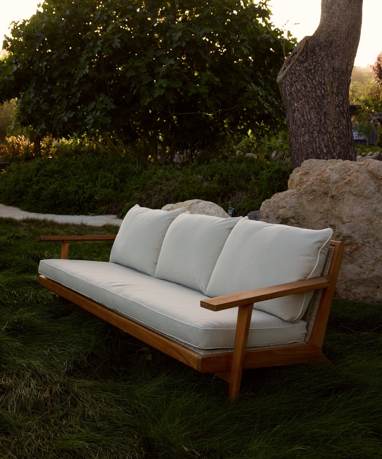https://cdn.shopify.com/s/files/1/0565/1234/8333/files/outdoor-vista-sofa-latte-parchment-1_5.jpg?v=1752003060