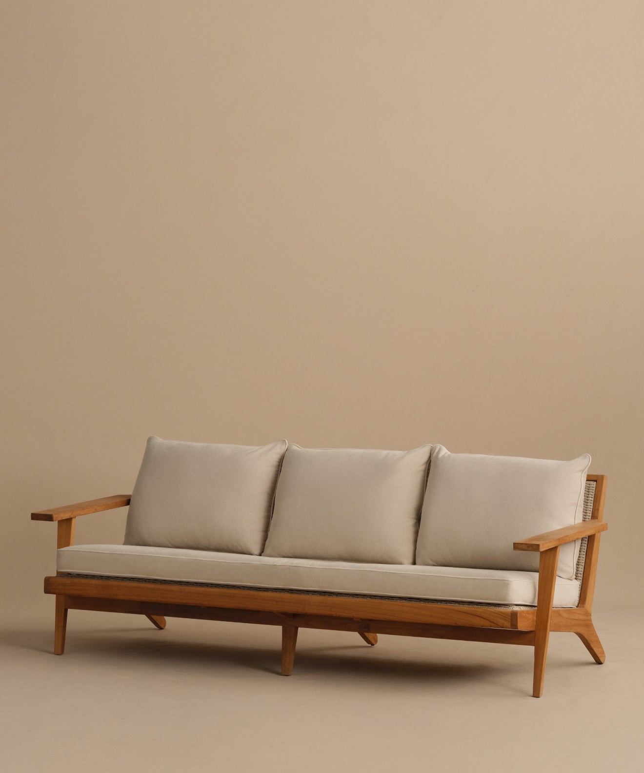 https://cdn.shopify.com/s/files/1/0565/1234/8333/files/outdoor-vista-sofa-latte-parchment-5.jpg?v=1752003060