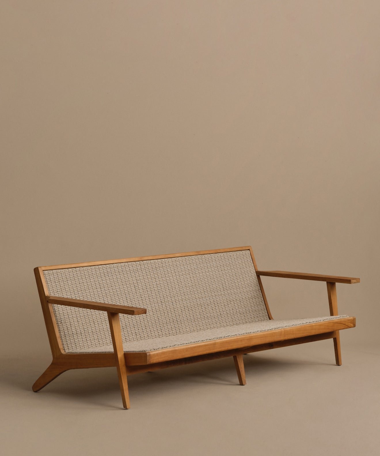 https://cdn.shopify.com/s/files/1/0565/1234/8333/files/outdoor-vista-sofa-latte-parchment-8.jpg?v=1752003060