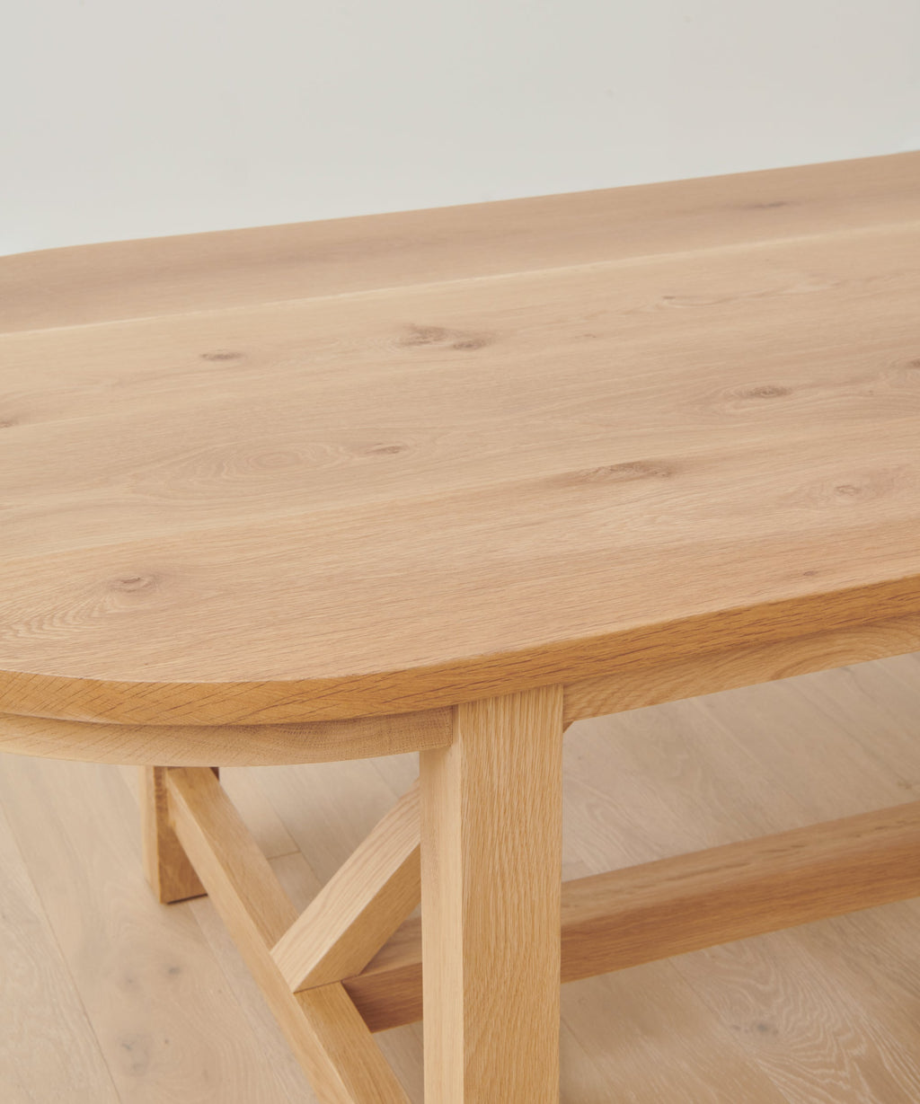 https://cdn.shopify.com/s/files/1/0565/1234/8333/files/oval-montecito-dining-table-oak-2.jpg?v=1685989589
